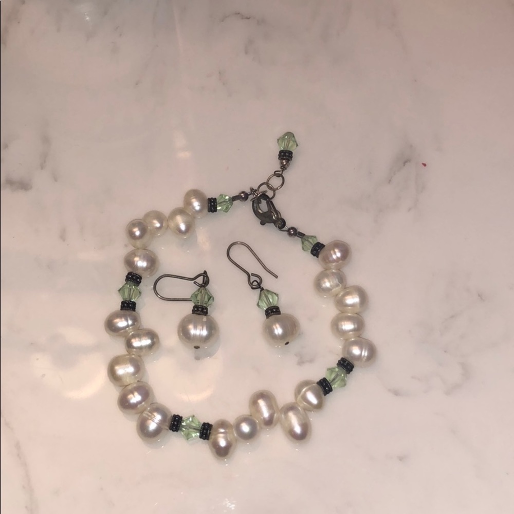 Freshwater pearl bracelet and earrings set
